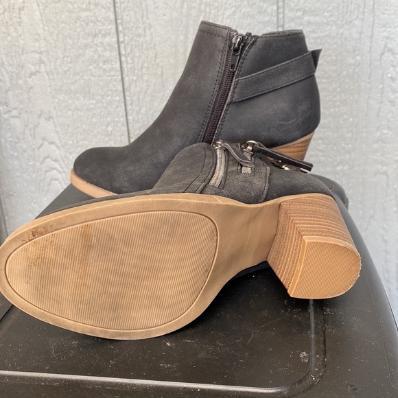 Mari A. heeled booties size 6.5 - Picture 3 of 5